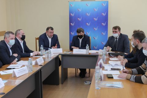 По инициативе общественников состоялся круглый стол по проблемам дорожной отрасли и работы общественного транспорта